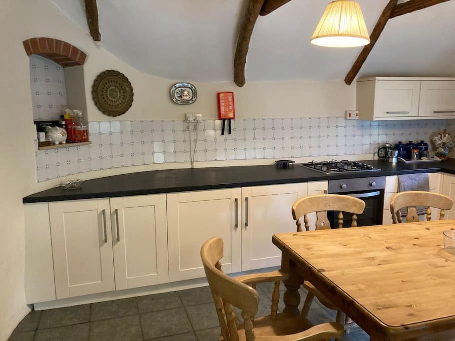 Stable Cottage - Sleeps 6, Near Lulworth Cove Dorchester Exterior foto